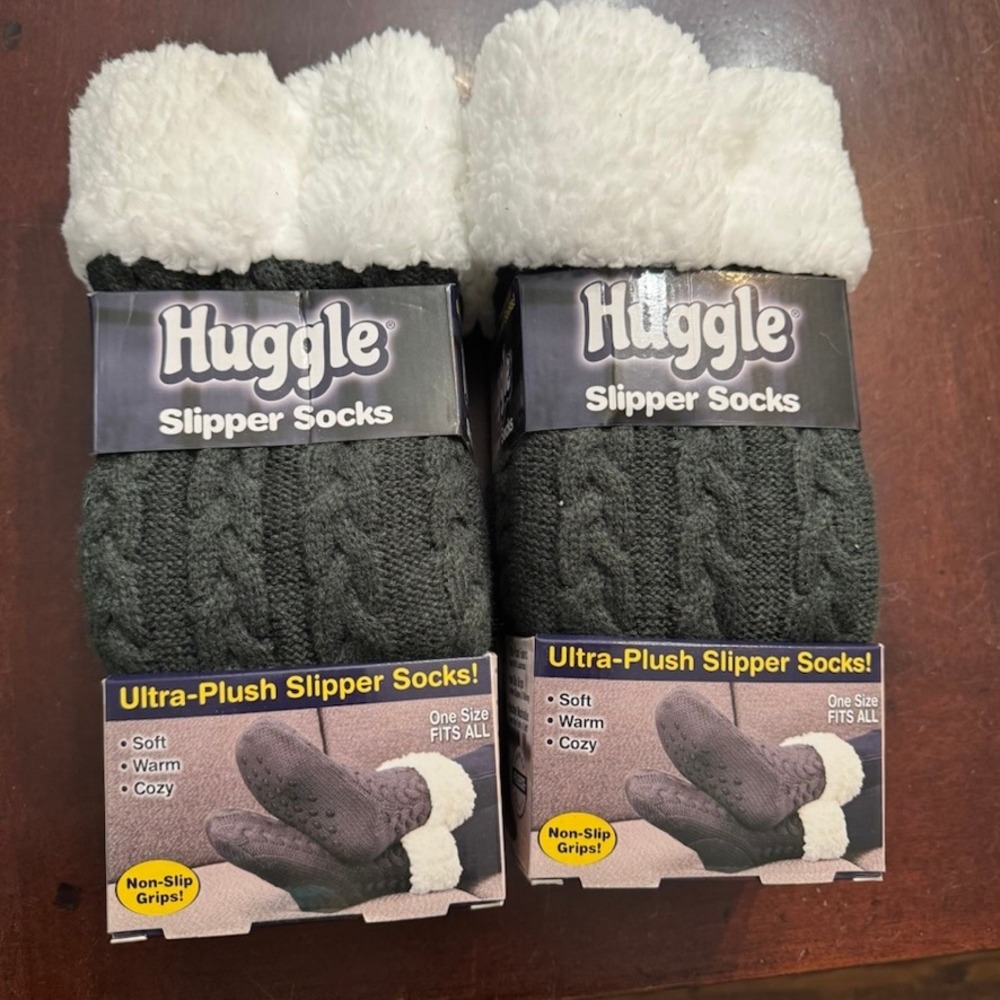 Huggle Slipper Socks 2 Pairs Gray Cable Knit Fleece Lined Non-Slip One Size NEW